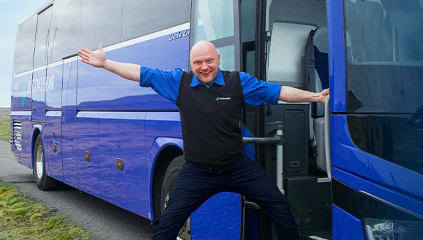 Bussførari Á BYL Uttan Videoknøtt